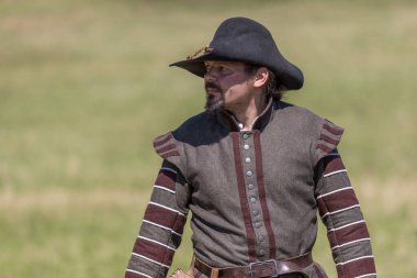 Brno, Çek Cumhuriyeti, 12 Ağustos 2023 - Brno savunmacılarının ünlü zaferinin anısına. Birlikler Brno sokaklarında yürüyor..