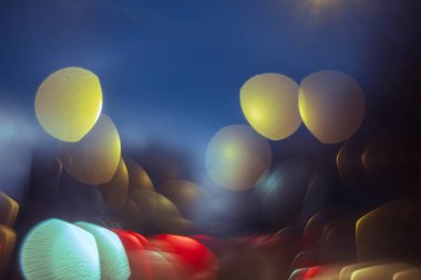 Üst üste koymak için güzel renkli soyut arkaplan. Eski bir objektifle fotoğraf çekme tekniğini kullanarak yaratıldı. Grunge arkaplanı