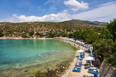 Aliki Alyki adası Thassos Yunanistan 'ın güzel deniz manzarası.