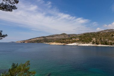 Aliki Alyki adası Thassos Yunanistan 'ın güzel deniz manzarası.