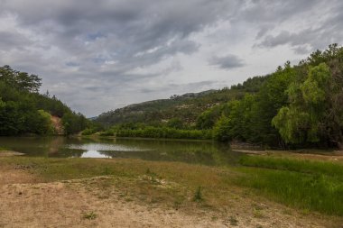 Yunanistan 'ın Thassos adasında tatlı su gölü evleniyor