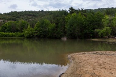 Yunanistan 'ın Thassos adasında tatlı su gölü evleniyor