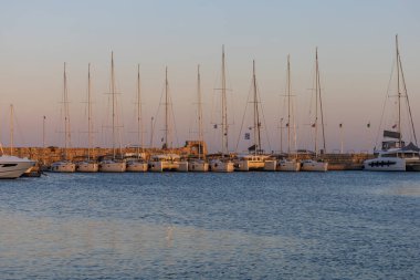 Rodos - Yunanistan 'ın Rodos adasındaki denizde Aziz Nikolay Kalesi (Agiou Nikolaou)