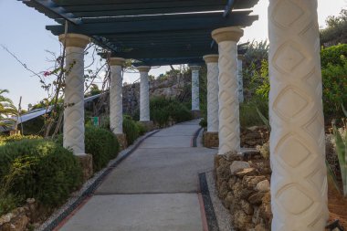 Kalithea, Yunanistan, 29 Eylül 2023 - Deniz manzarası. Kalithea Termik Gözlem Merkezi. 1930 'larda inşa edilmiş güzel binalar, Kallithea Körfezi.