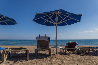 Rhodes Adası Stegna sahilinde gün doğumunda deniz manzarası