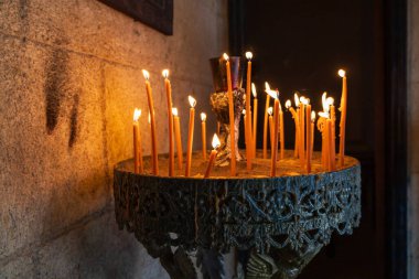 Filerimos Cross hac alanı ve manzara manzaralı bahçe. Yunanistan 'daki Rhohos Adası