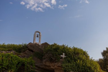 Yunanistan 'ın Rodos adasındaki güzel Oasis plajında gün batımı. Deniz Burnu