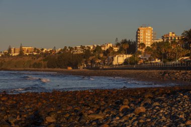 El Veril plajı. Beverly Park, Relaxia, Gran Canaria, İspanya 'da akşam manzarası