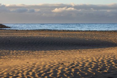 El Veril plajı. Deniz kenarındaki kum tepeleri Relaxia, Gran Canaria, İspanya