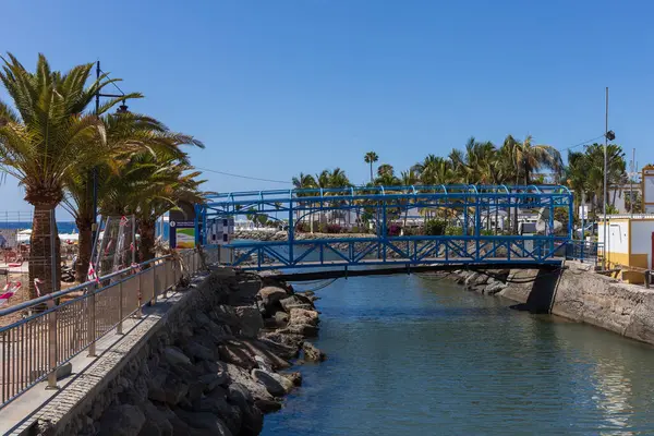 Mogan, İspanya - Büyük Kanarya Temmuz, 17. 2024 Sahil tatil köyü ve limanı