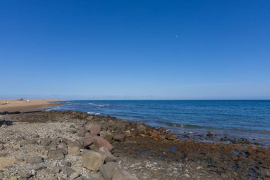 Faro de Maspaloma İspanya deniz manzarası, sahil ve deniz feneri Faro ve Gran Kanarya 'daki kum tepeleri