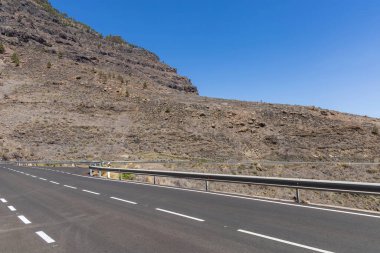 İspanya 'nın Gran Canaria bölgesindeki Mirador del Balcon bölgesinde deniz manzarası ve dağlar