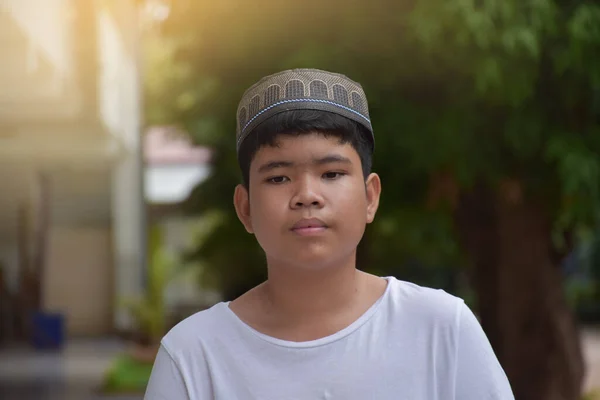 Портрет Молодого Азіатського Ісламського Або Мусульманського Хлопчика Який Вибірковий Фокус — стокове фото