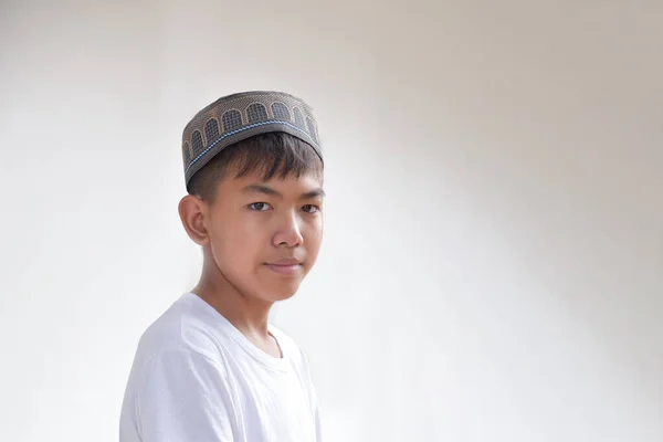 Portré Fiatal Ázsiai Iszlám Vagy Muszlim Fiú Puha Szelektív Fókusz — Stock Fotó