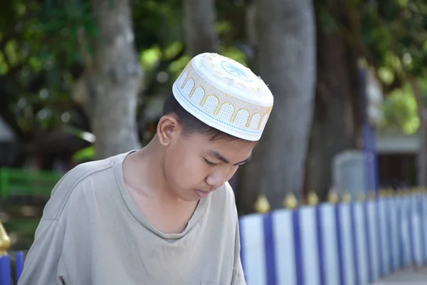 Portrait Jeune Asiatique Islamique Musulman Garçon Accent Doux Sélectif — Photo