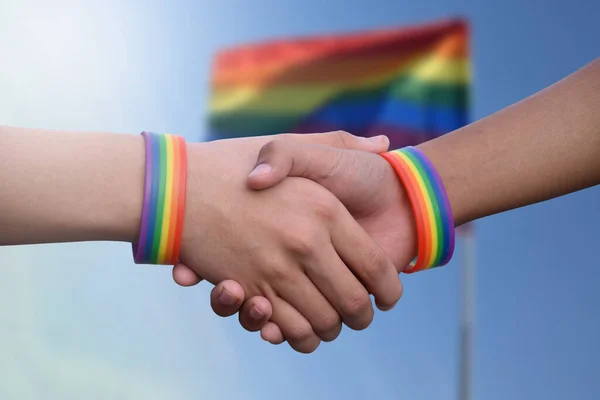 Closeup View Handshaking Lgbt People Blurred Rainbow Background Concept Success — Stock Photo, Image