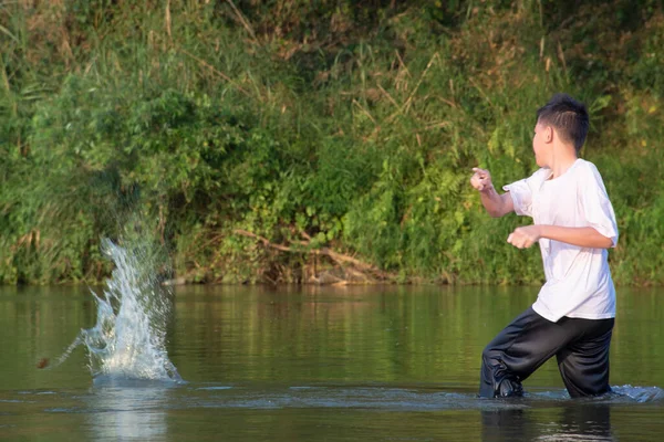 Asian Boy White Shirt Spending His Freetimes Diving Swimming Throwing — Stock Photo, Image