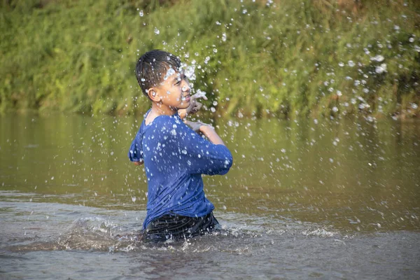 Asian Boy Blue Shirt Spending His Freetimes Diving Swimming Throwing — Stock Photo, Image