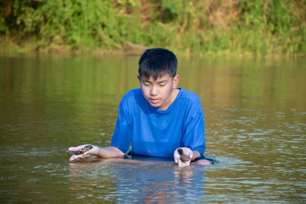 Asiatique Garçon Shirt Bleu Passe Ses Temps Libres Plongeant Nageant — Photo