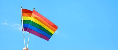 Mutlu Gurur Ayı 2023, LGBT sembolü ve gökkuşağı bayrağı ve bileklik konsepti.