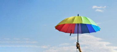 Mutlu Gurur Ayı 2023, LGBT sembolü ve gökkuşağı bayrağı ve bileklik konsepti.