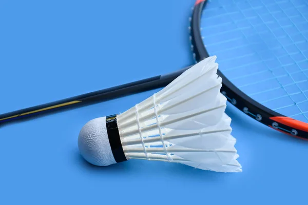 Crème Witte Badminton Shuttlecock Racket Vloer Indoor Badminton Rechtbank Kopieerruimte — Stockfoto