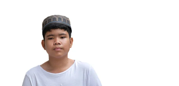 Молодой Азиат Мусульманин Ислам Мальчик Носит Шляпу Очки Держа Куран — стоковое фото