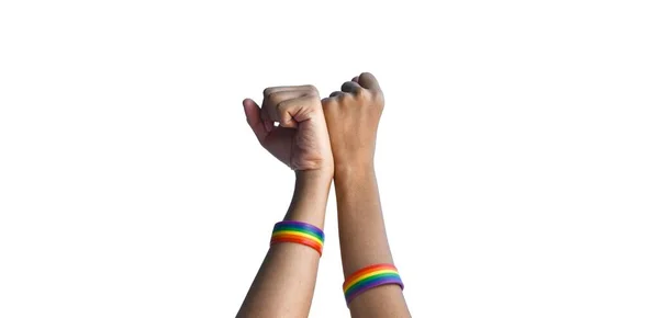 Izolované Gay Pár Ruce Které Nosí Duhový Náramek Kolem Bílém — Stock fotografie