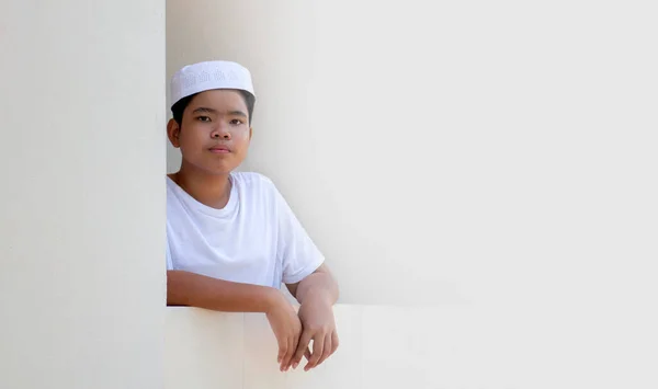 Portrait Young Southeast Asian Islamic Muslim Boy White Shirt Hat — Stock Photo, Image