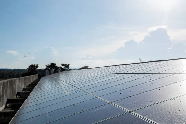 Pannelli Solari Installati Sul Tetto Utilizzare Elettricità Del Sole Superficie — Foto Stock