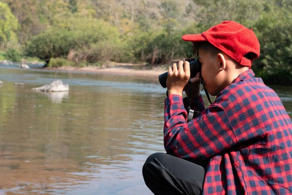Niño Asiático Camisa Cuadros Gorra Haciendo Actividad Verano Parque Nacional — Foto de Stock