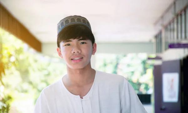 Asiatisk Söt Muslim Eller Islamisk Student Vit Kostym Och Bär — Stockfoto