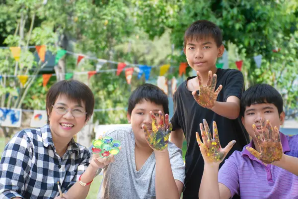 Группа Азиатских Мальчиков Учительниц Искусств Открытом Воздухе Художественного Класса Летний — стоковое фото