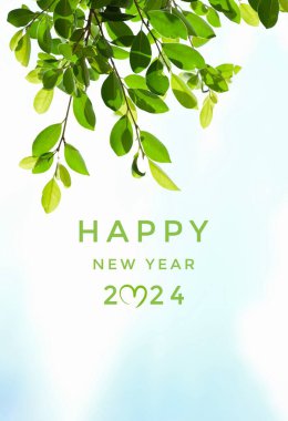 Yeşil ağaç yapraklı arka plan 2024 yılınız kutlu olsun. Kartpostalda 2024 yılbaşı kutlaması konsepti..