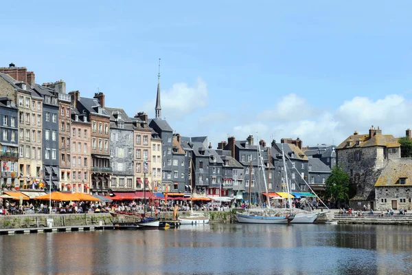法国卡尔瓦多省诺曼底的Honfleur村的Vieux Bassin — 图库照片