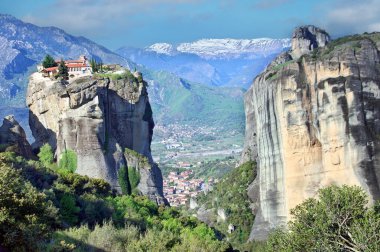 Meteorların içindeki manastır. Peneus Vadisi, Yunanistan