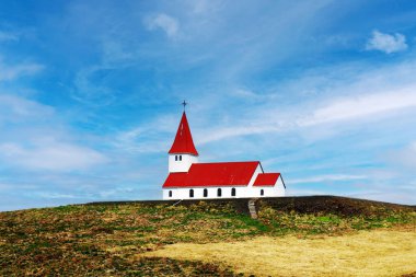 Sonbaharda Vik i Myrdal 'daki Vik Kilisesi, İzlanda