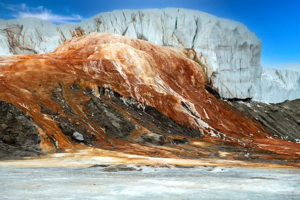 Sangre Cae Tierra Victoria Antártida Oriental Agua Hiper Salina Rica —  Fotos de Stock