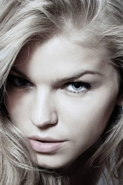 Retro Stil Porträtt Ung Blond Flicka — Stockfoto