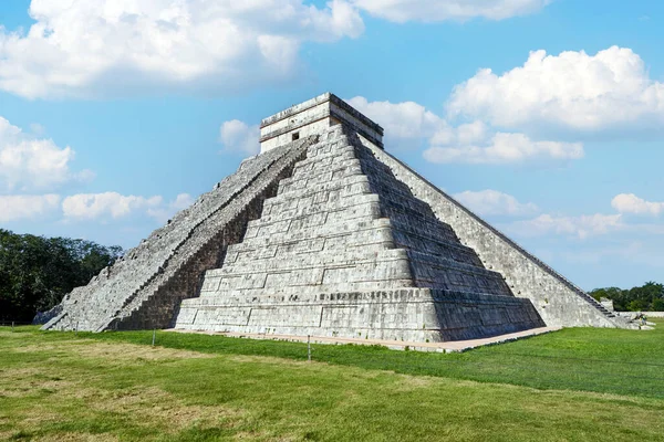 Ель Кастільо Храм Кукулкана Чічен Іца Мексика — стокове фото