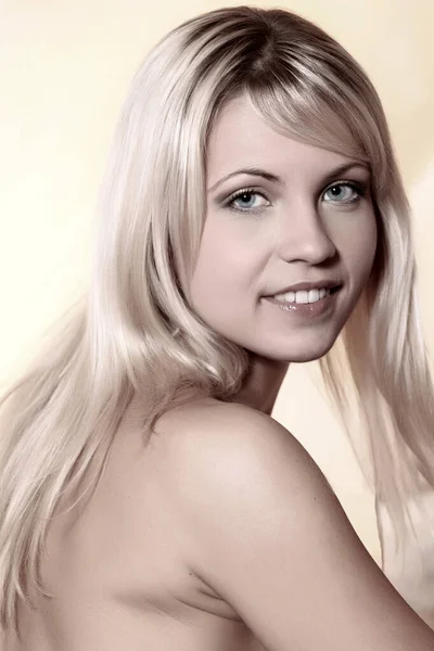 Ретро Стиле Годов Портрет Молодой Блондинки Голубыми Глазами Голыми Плечами — стоковое фото