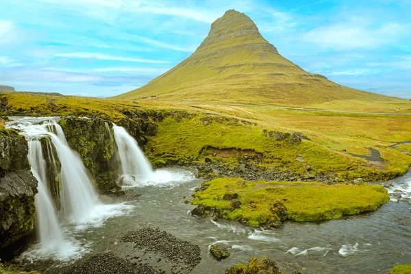 Kirkjufell Hegycsúcs Nyáron Izland — Stock Fotó