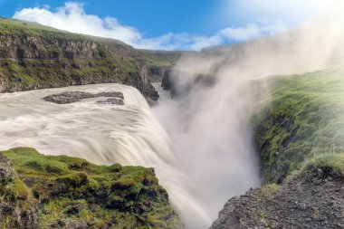 İzlanda, Gullfoss şelalesi, Avrupa 'nın en güçlü şelalesi..