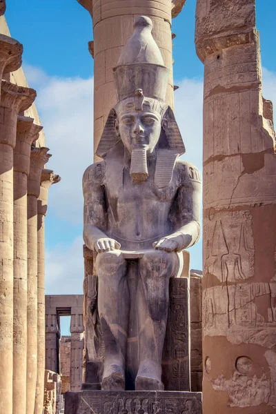Луксор Египет Огромная Статуя Фараона Рамсеса — стоковое фото