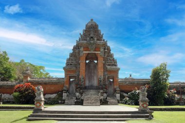 Pura Taman Ayun Tapınağı 'nın ana girişi, Mengwi, Bali, Endonezya