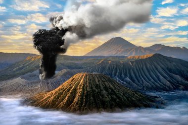 Tengger Caldera, Endonezya 'daki Java adası, aktif Bromo volkanı. Bromo-Tengger-Semeru Ulusal Parkı