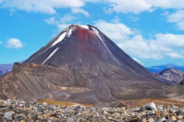 Ngauruhoe Dağı Yeni Zelanda 'da bir volkanik konidir. Jeolojik açıdan bakıldığında, Tongariro Dağı 'nın ikincil konisidir. Dağ Maori halkı için kutsaldır..