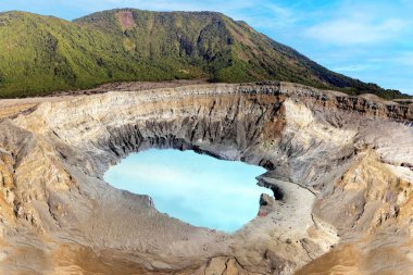 Poas volkanının krater ve asit gölü. Bu aktif stratovolcano merkezi Kosta Rika 'da, Poas volkanı ulusal parkında yer almaktadır..