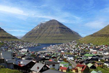 Bordoy adasındaki Klaksvik kasabasının manzarası. Faroe Adaları 'nın Takımadaları