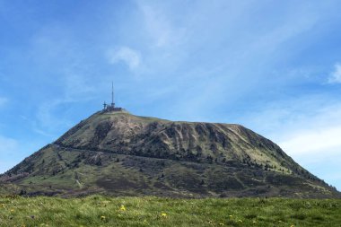Auvergne volkanları bölgesel doğa parkındaki Puy de Dome.
